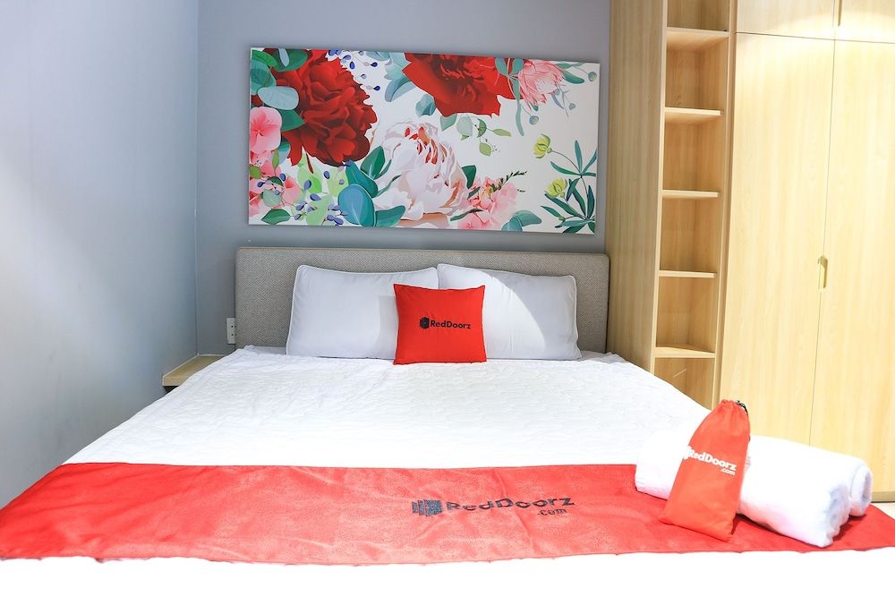 RedDoorz Plus @ Le Van Sy Street 2 Superior Room 3