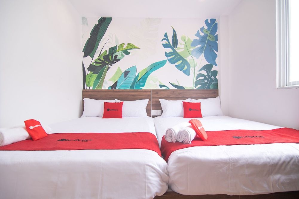 undefined RedDoorz Plus @ Tran Quang Khai Street 9