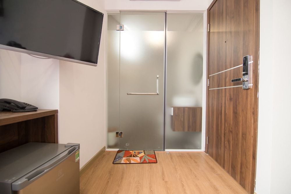 RedDoorz Plus @ Tran Quang Khai Street Family Room 2