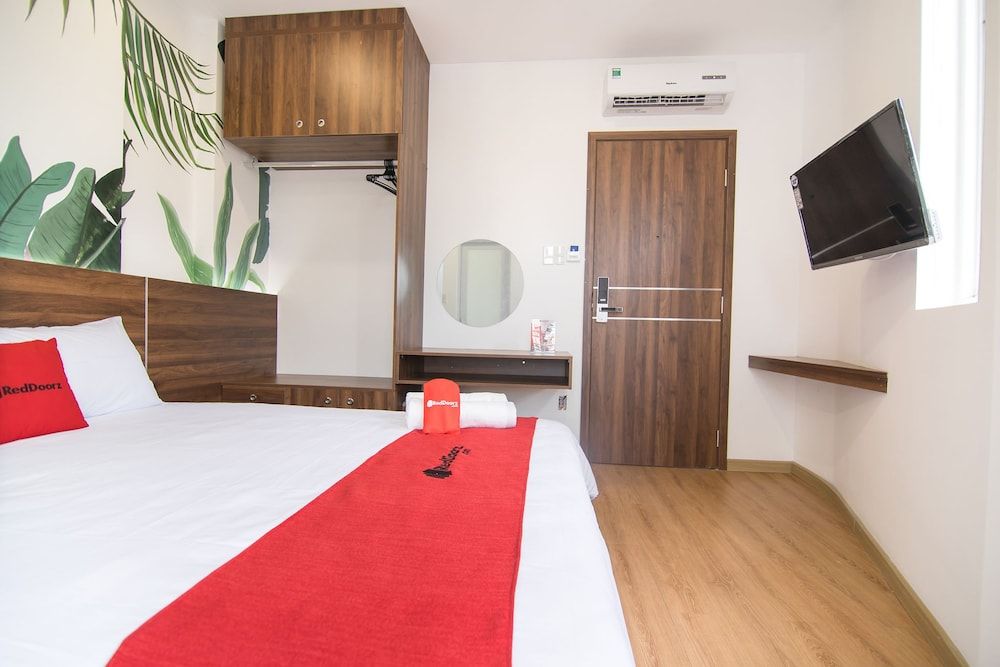 undefined RedDoorz Plus @ Tran Quang Khai Street 3