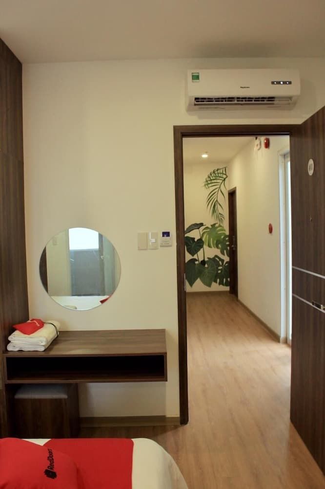 RedDoorz Plus @ Tran Quang Khai Street Family Room 6