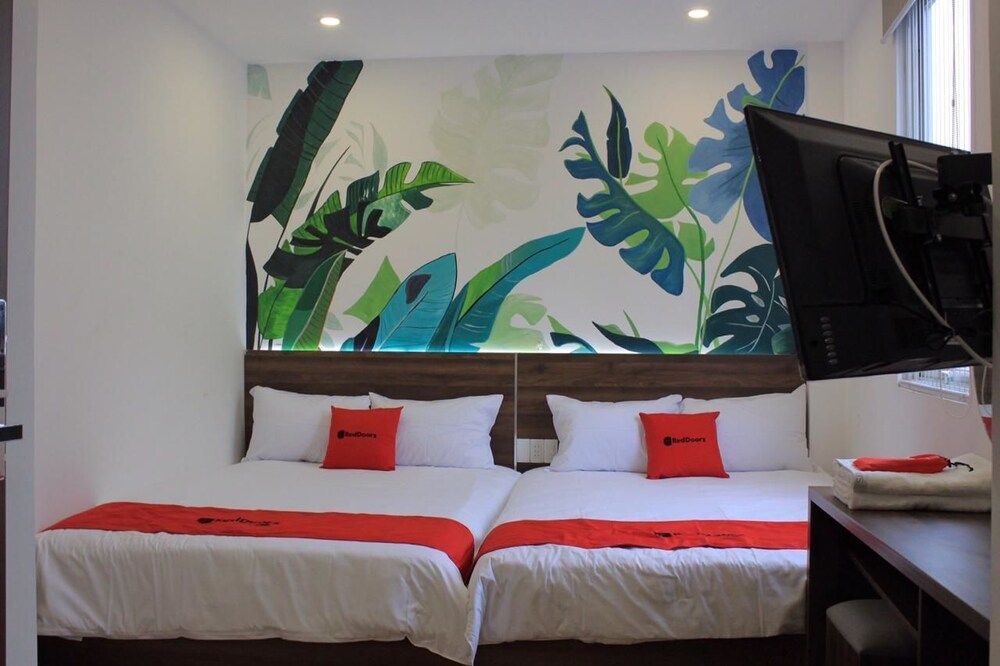 RedDoorz Plus @ Tran Quang Khai Street Family Room 4