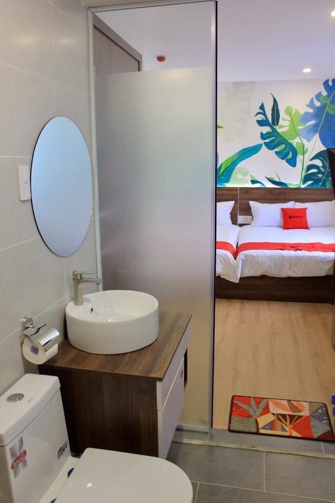 RedDoorz Plus @ Tran Quang Khai Street Family Room 7