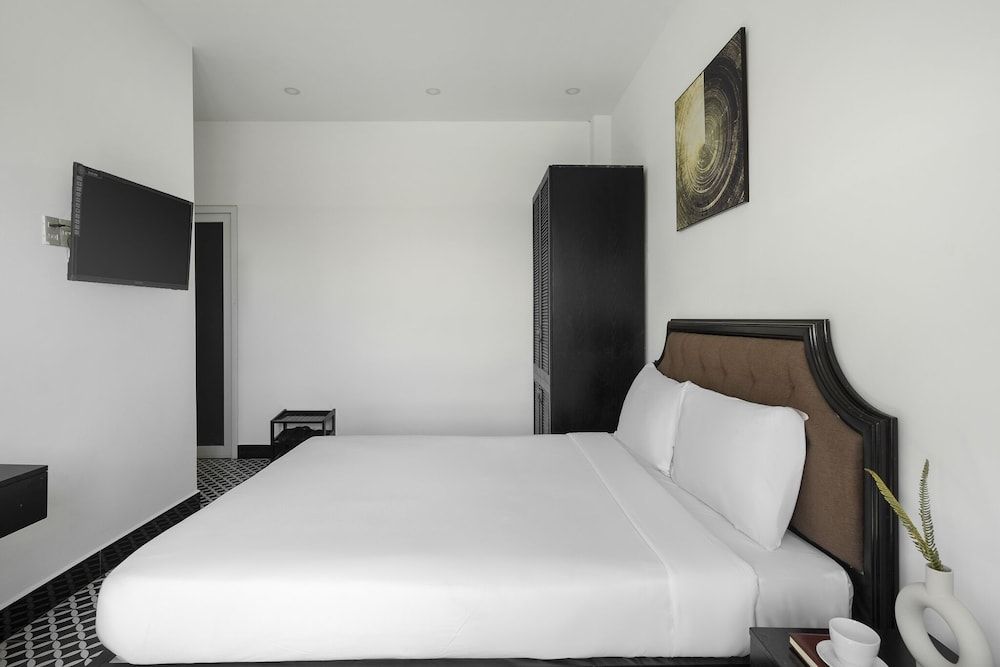 Tan Villa 2 Standard Double Room, 1 Queen Bed, Non Smoking 5
