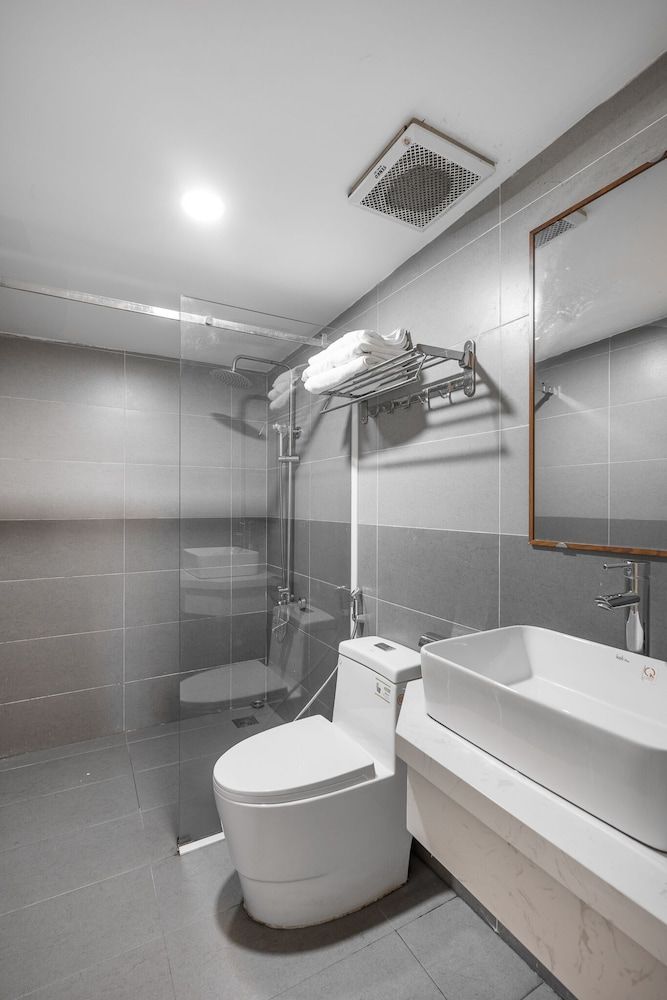 Tan Villa 2 Deluxe Room, 1 Queen Bed, City View 10