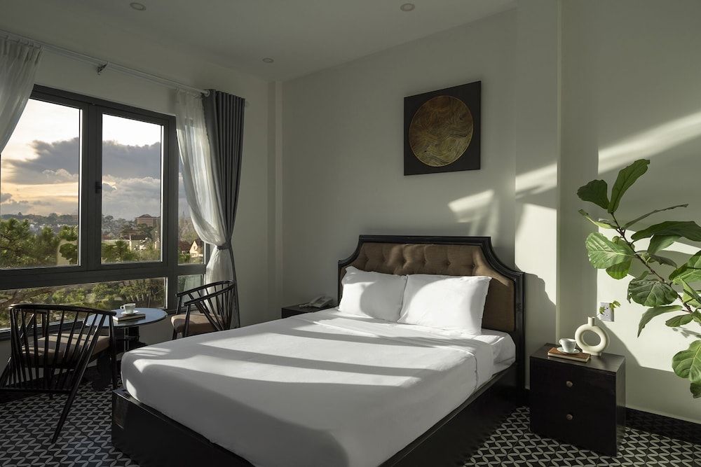 Tan Villa 2 Deluxe Room, 1 Queen Bed, City View 5