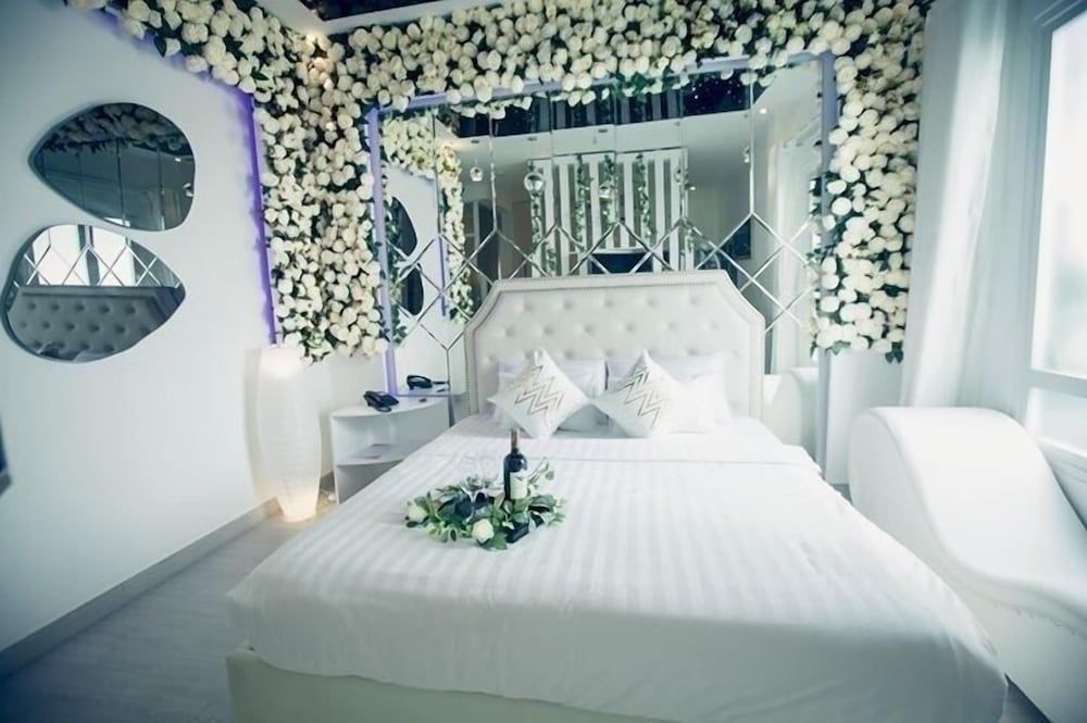 7S Hotel KOI Boutique Premium Room, Bathtub 3