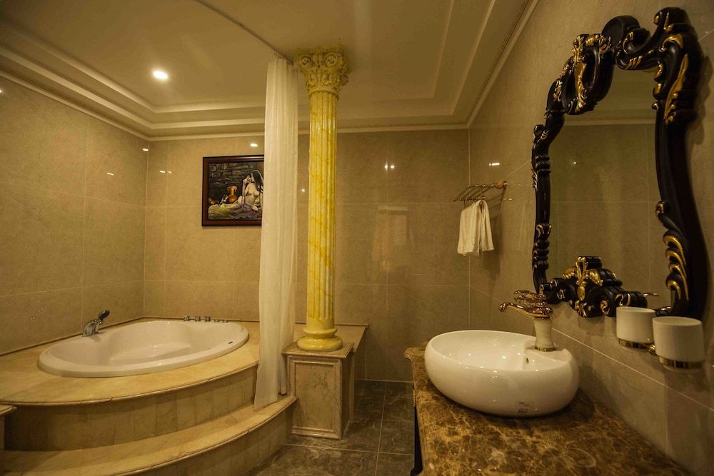 Sepia Hotel DaLat Deluxe Room, Balcony 6