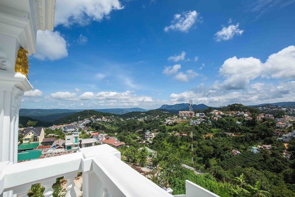 Sepia Hotel DaLat Deluxe Room, Balcony 2