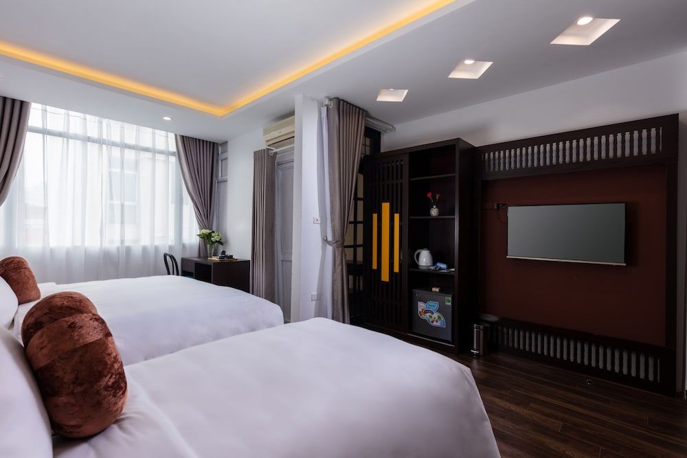 undefined Hanoi Lullaby Hotel & Travel 3