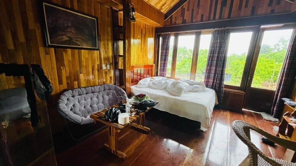Phong Nha Mountain House Honeymoon Chalet 3