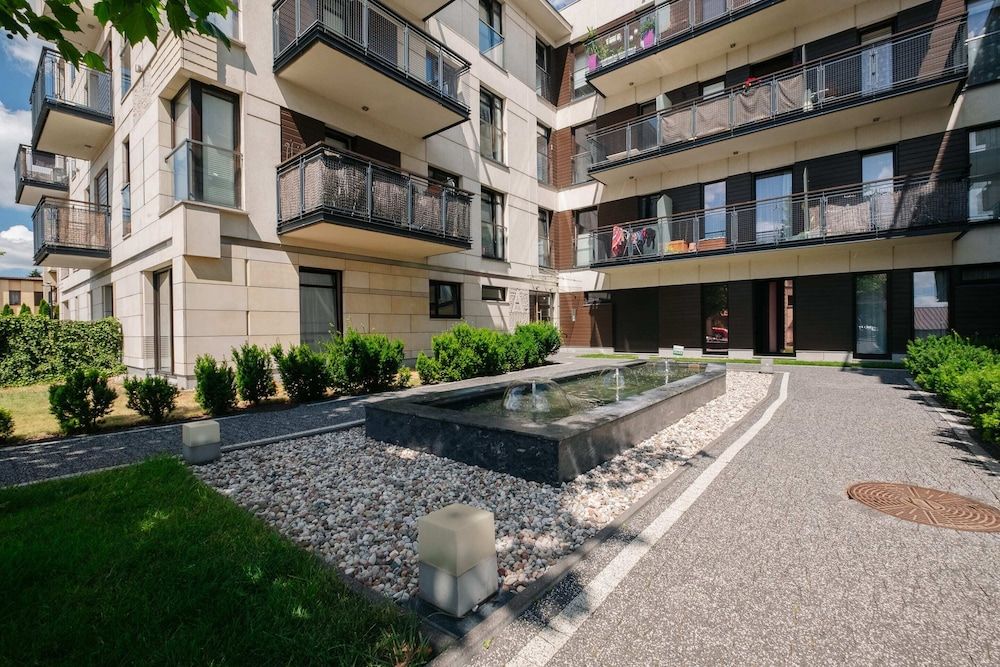 undefined Modern Apartment Across the Ponds 2