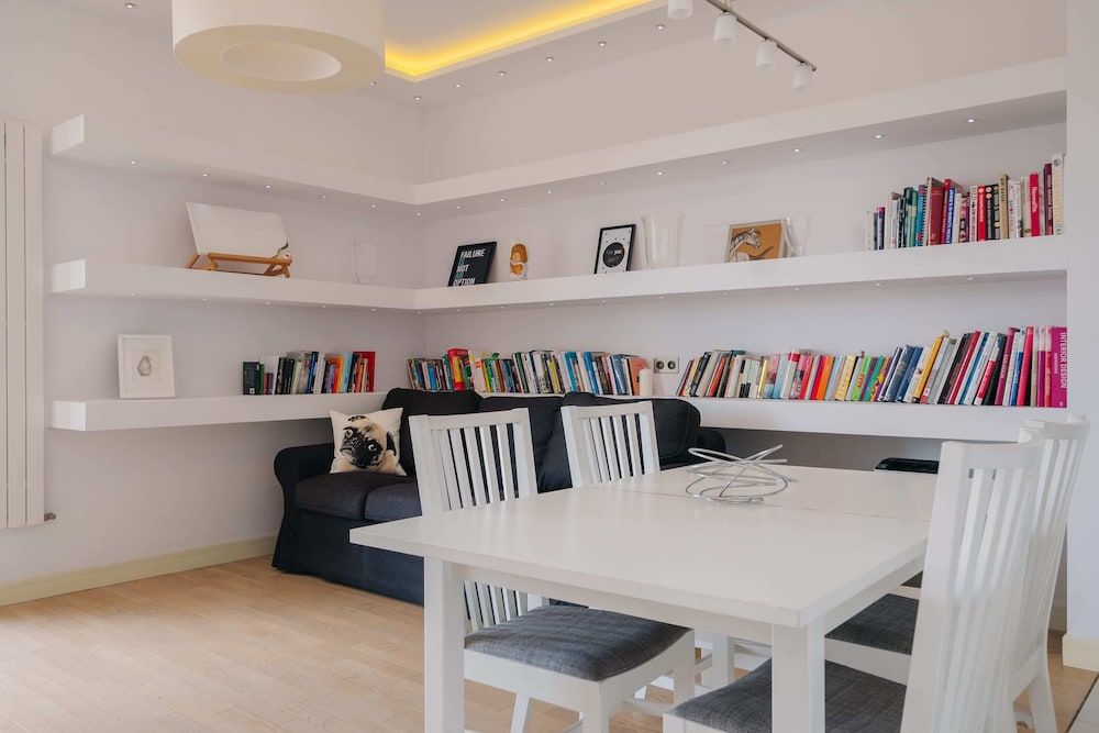 undefined Modern Apartment Across the Ponds 10