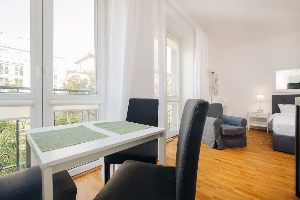 Plac Konstytucji Studio Superior Studio 8