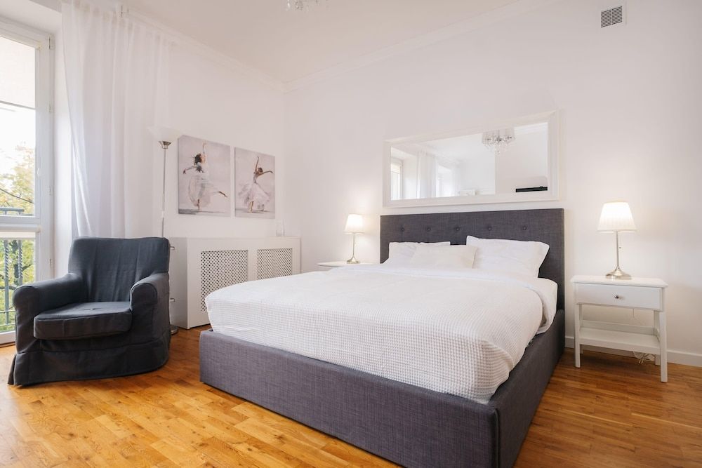 Plac Konstytucji Studio Superior Studio 10