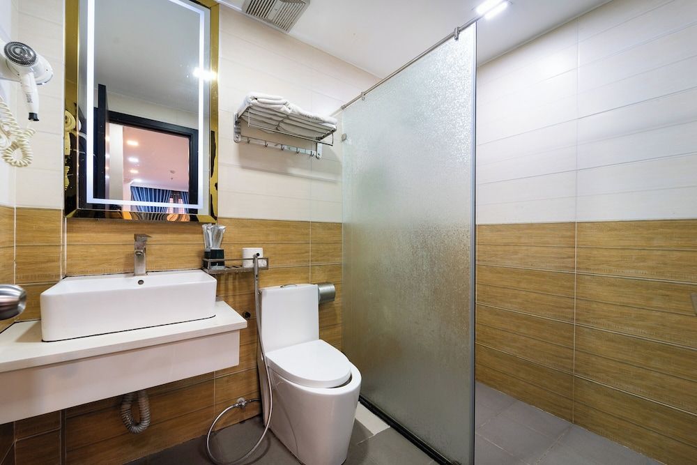 Collection O Havana Airport Hotel Superior Triple Room 7