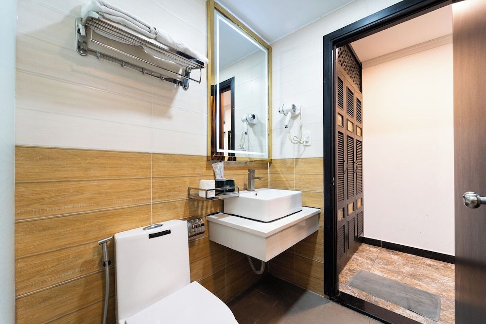 Collection O Havana Airport Hotel Superior Double Room 6