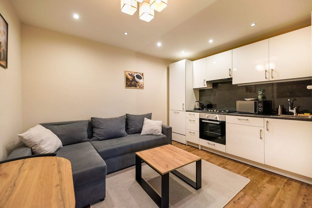 Old Town Market Place Penthouse Superior Apartment 13