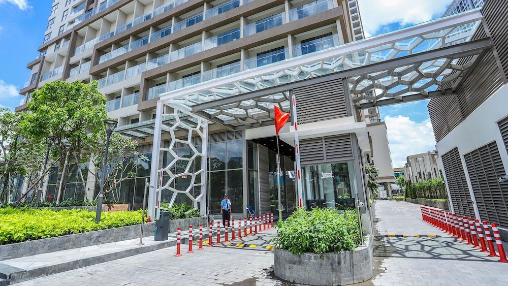 undefined Jennifer House - Millenium Apartment