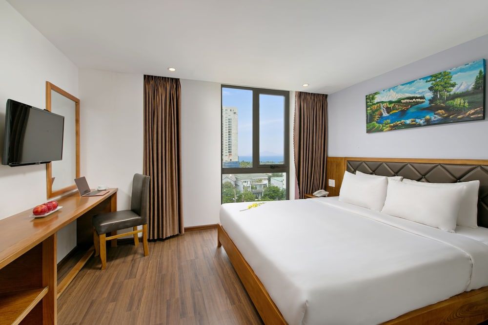 undefined La Beach Hotel 4