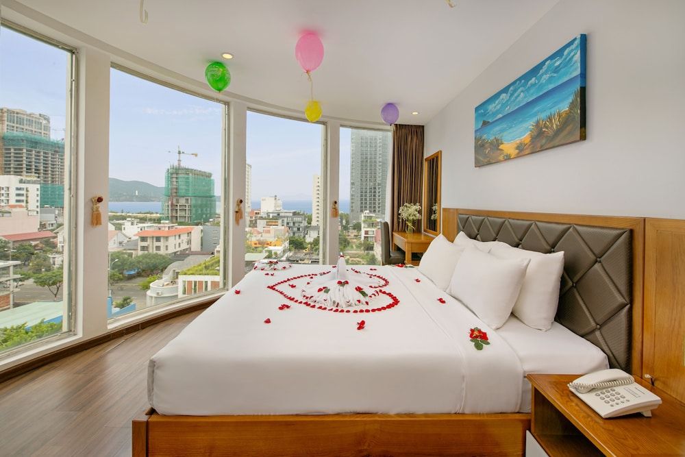 undefined La Beach Hotel