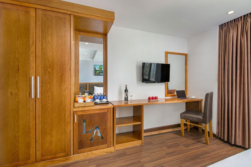 La Beach Hotel Deluxe Double Room 5