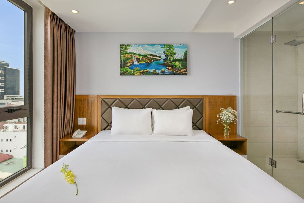 La Beach Hotel Deluxe Double Room 2