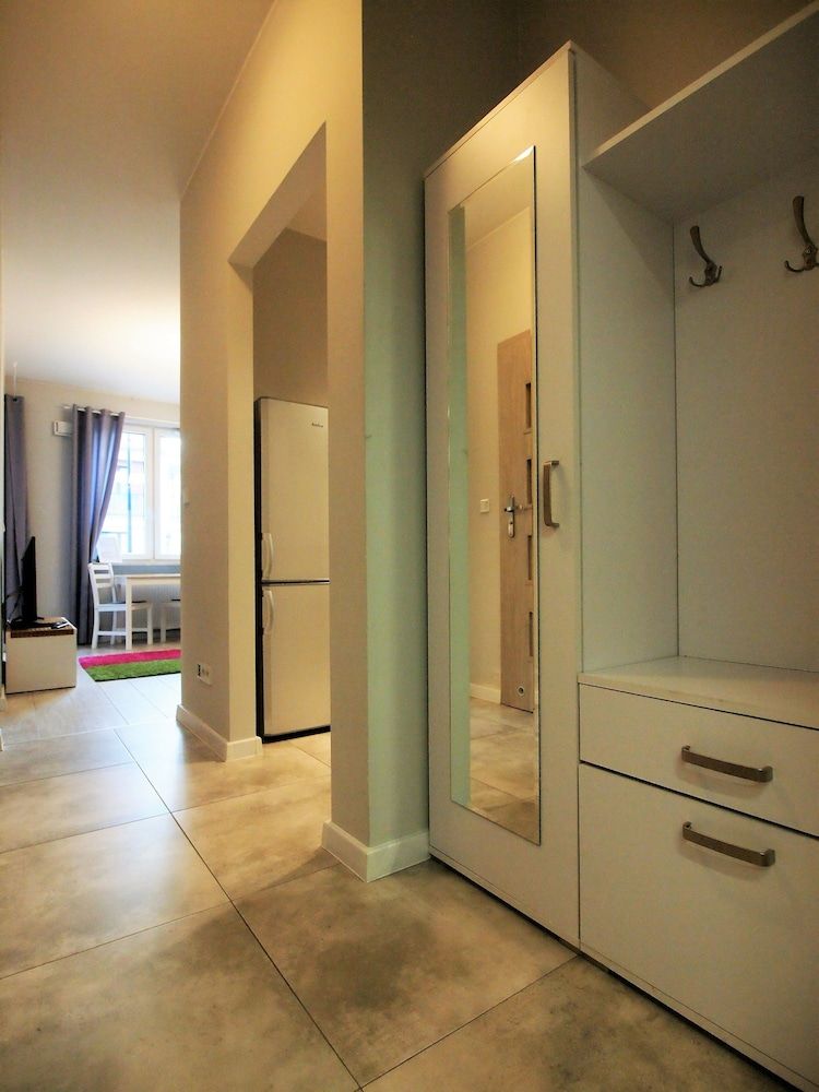 undefined Airport Residence Green 7