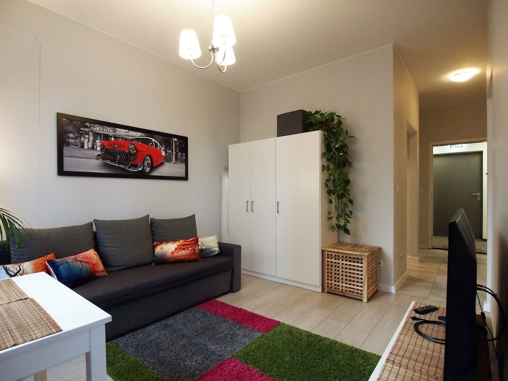 undefined Airport Residence Green 9