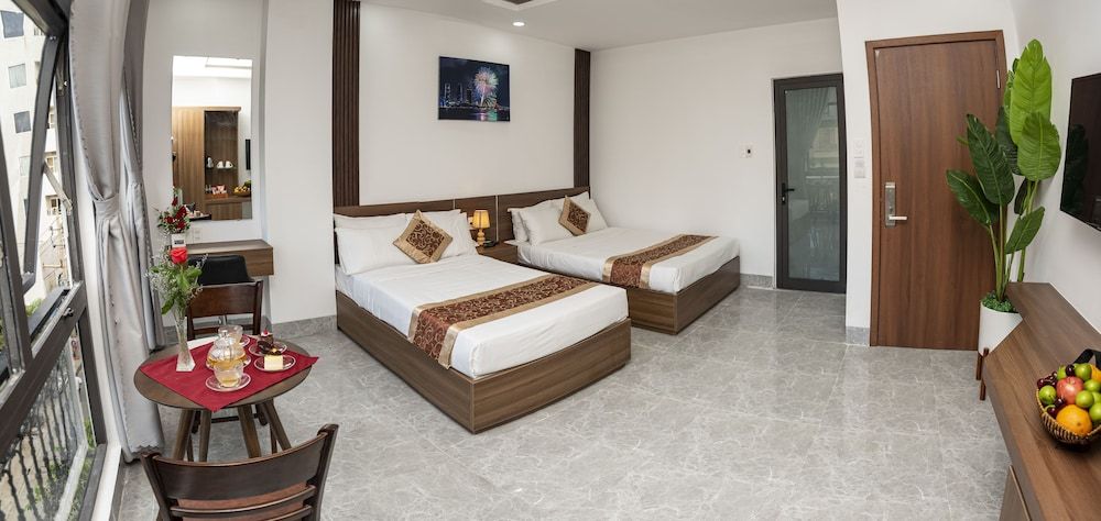 Huy Ngoc Hotel Deluxe Twin Room 2
