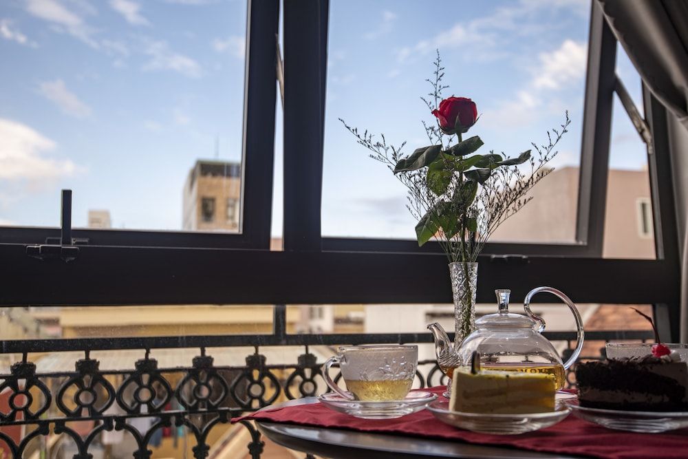 Huy Ngoc Hotel Deluxe Twin Room 3