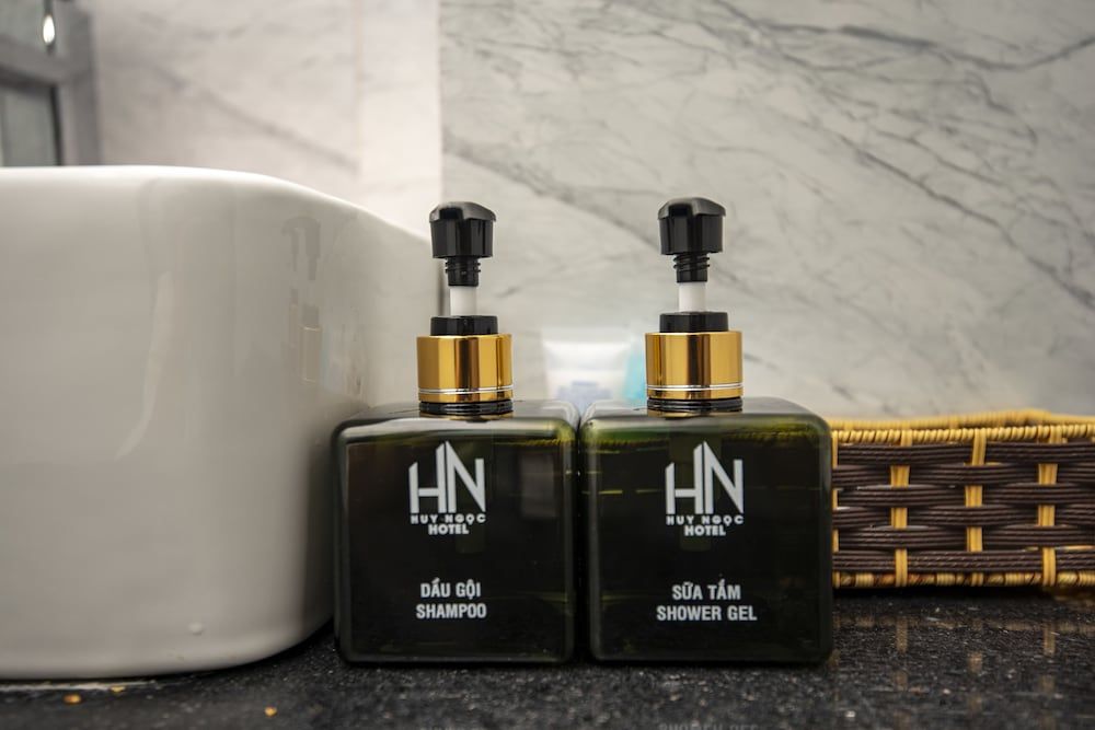 Huy Ngoc Hotel Deluxe Twin Room 7