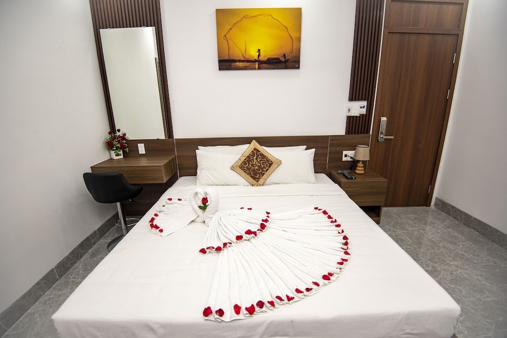 undefined Huy Ngoc Hotel 2