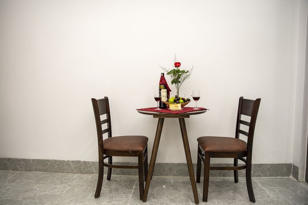 Huy Ngoc Hotel Deluxe Triple Room 4