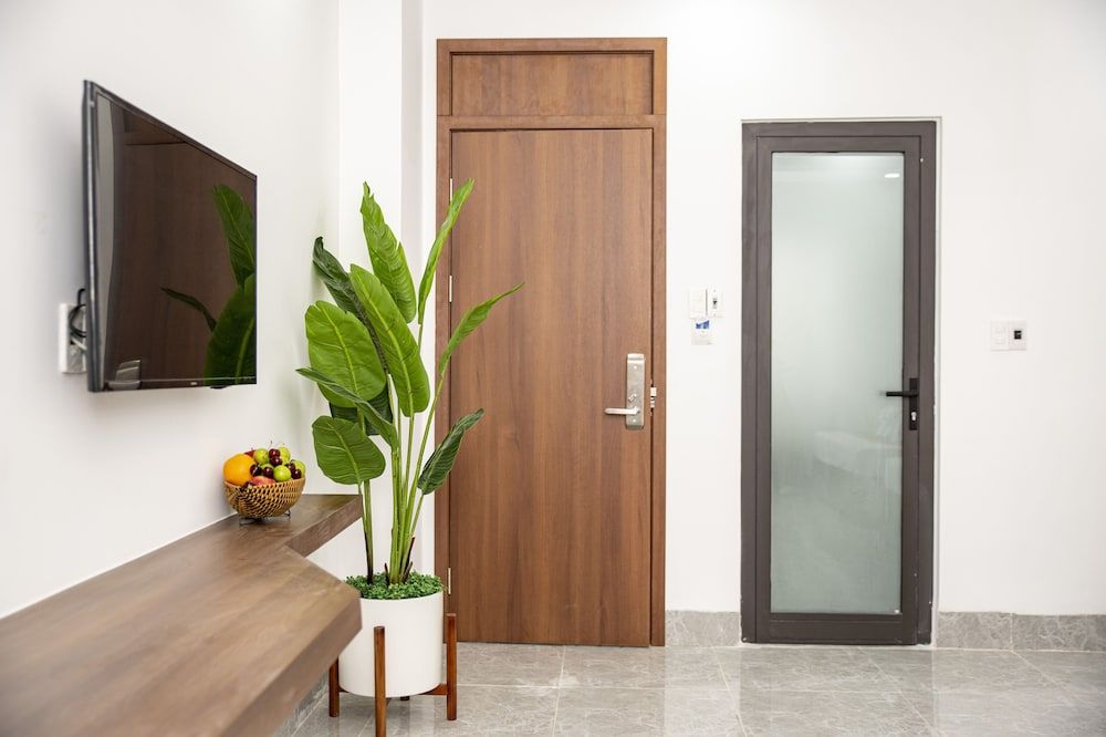 Huy Ngoc Hotel Family Room 3