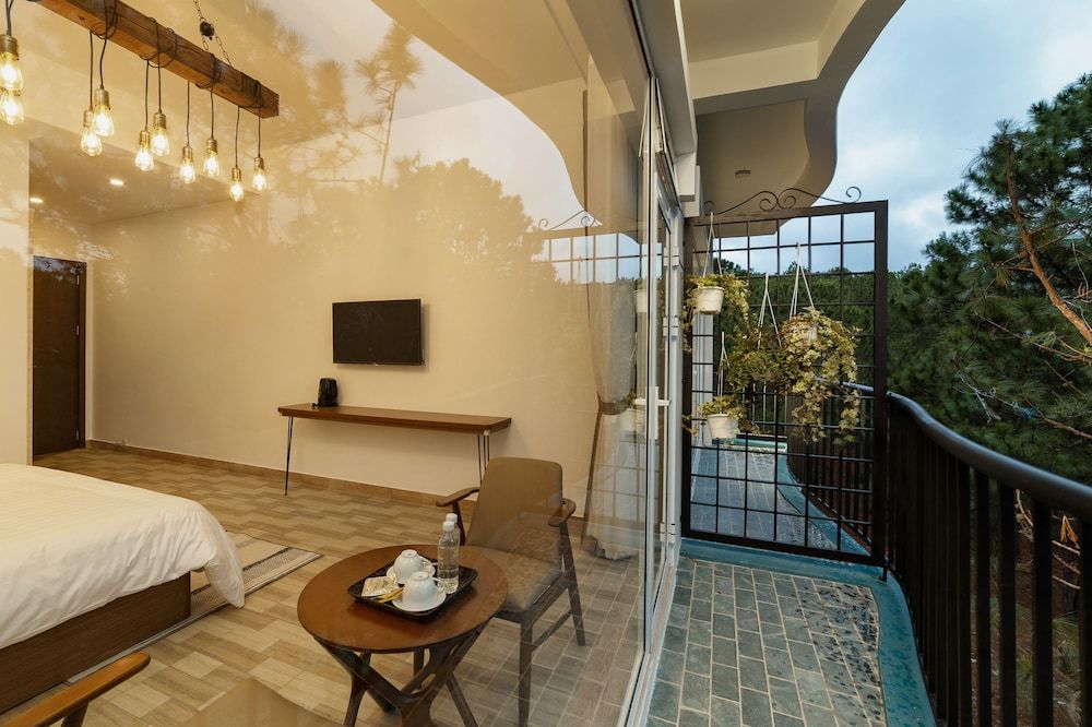 Romeo Juliet Dalat Resort Deluxe Double Room, Garden View 6