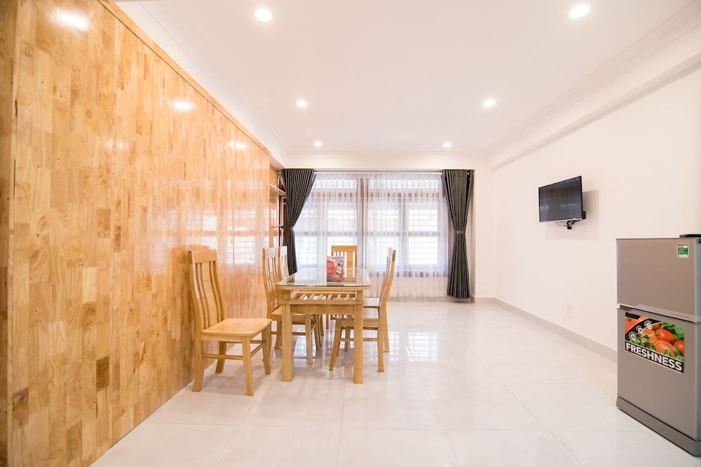 RedDoorz Plus near Gia Dinh Park Family Room 7