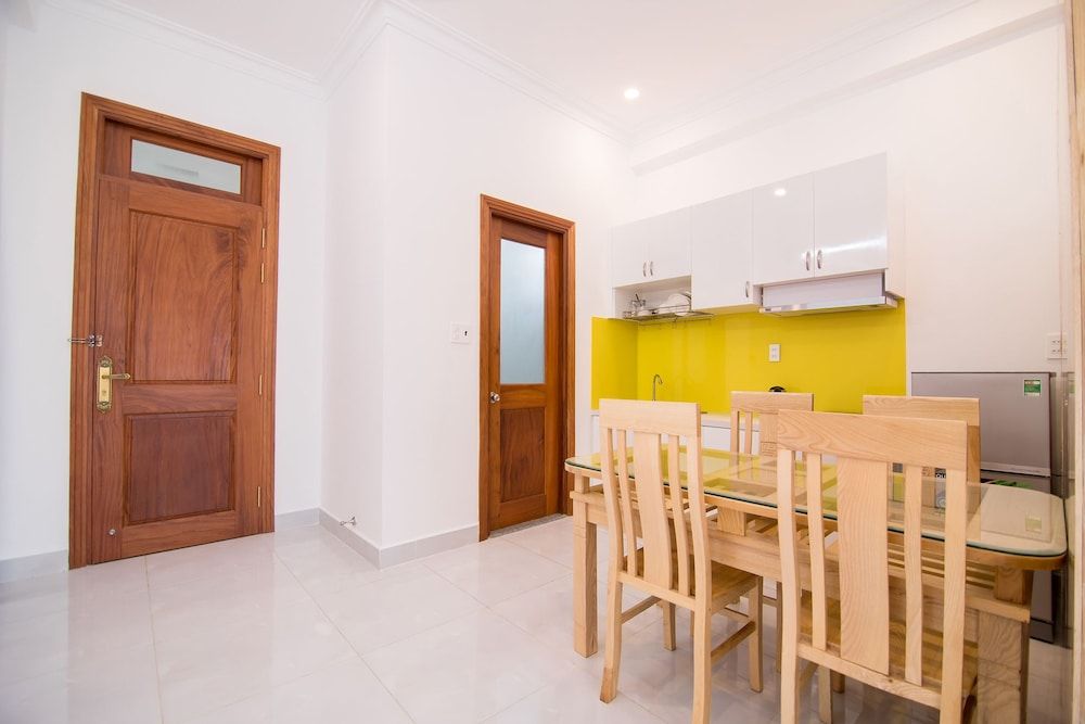 RedDoorz Plus near Gia Dinh Park Superior Room 8