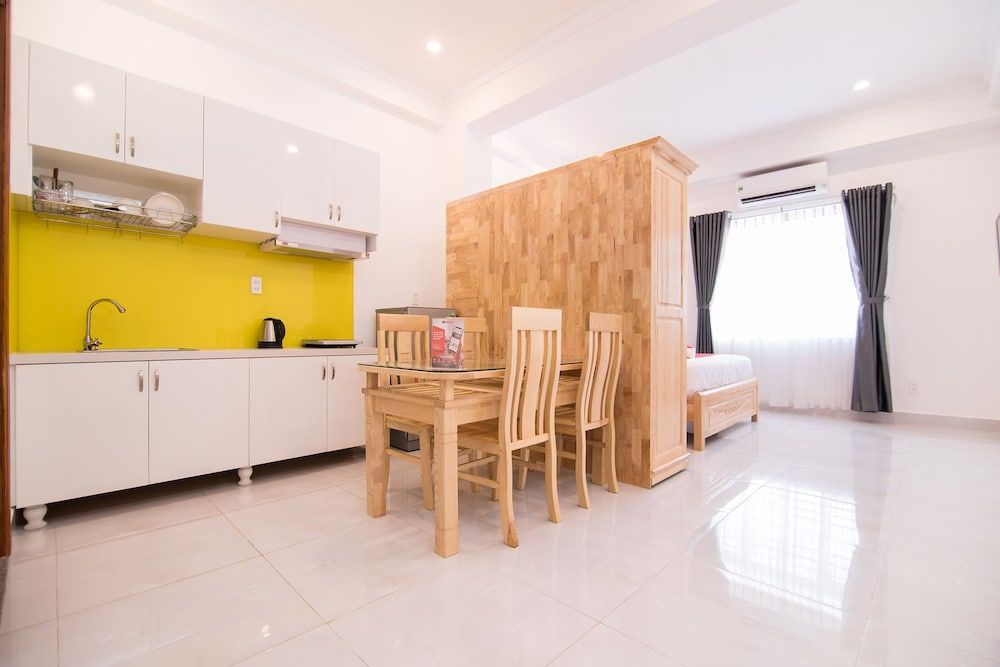 RedDoorz Plus near Gia Dinh Park Superior Room 7