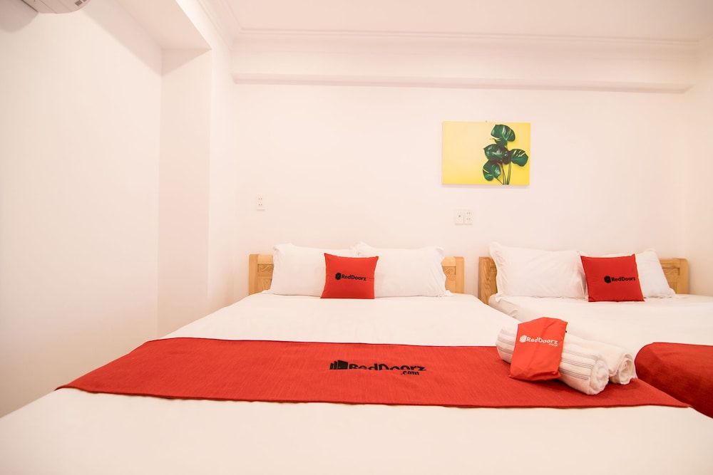 RedDoorz Plus near Gia Dinh Park Family Room 6
