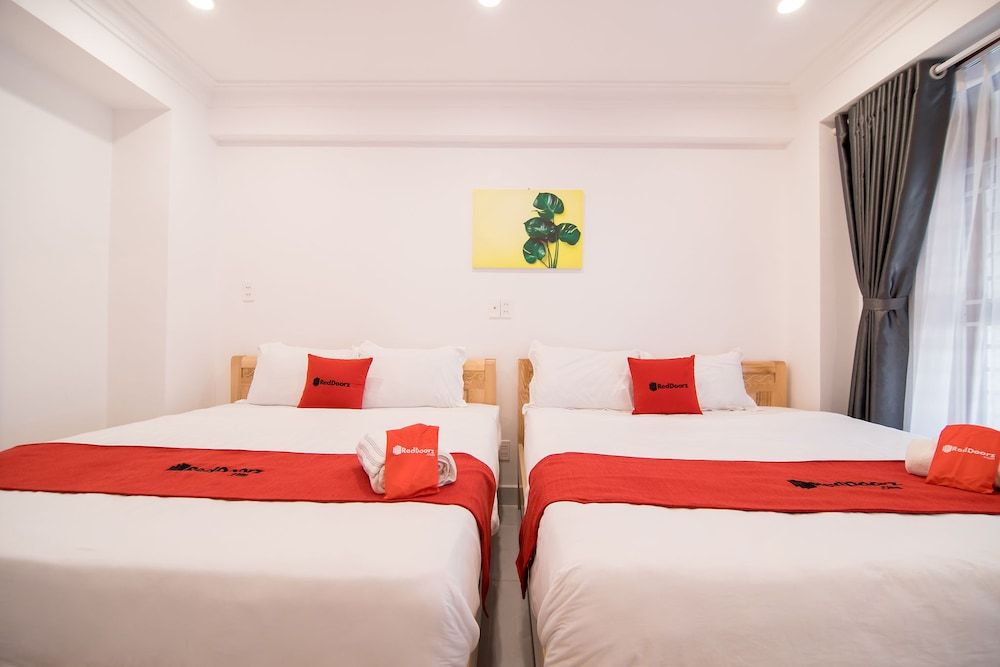 RedDoorz Plus near Gia Dinh Park Family Room 10