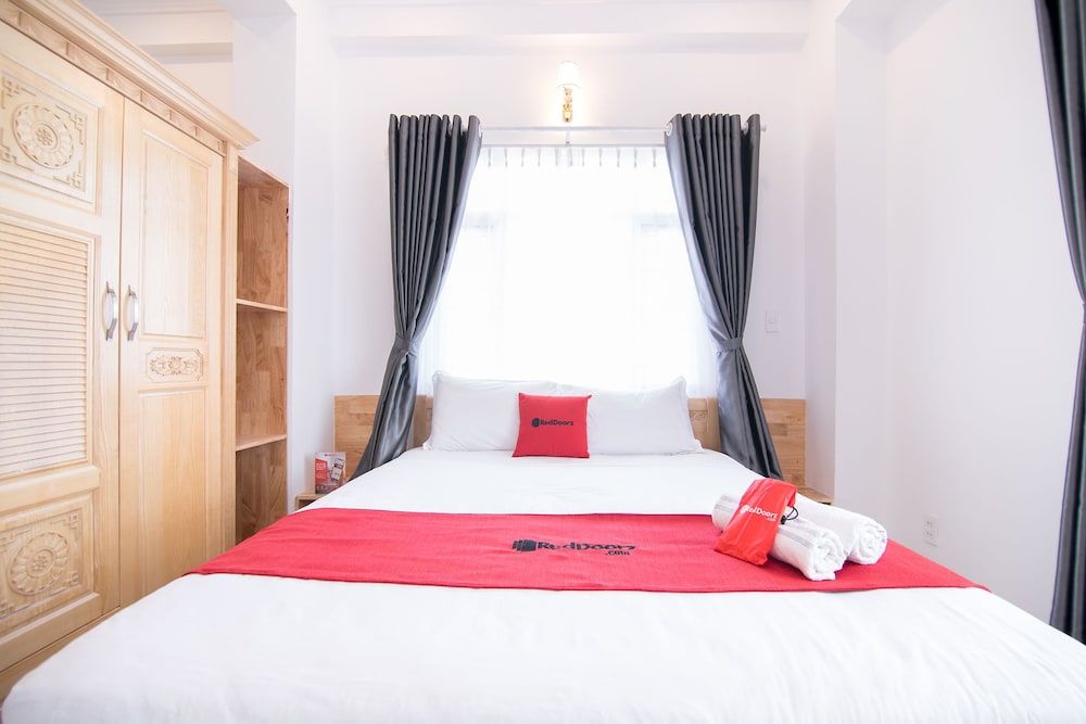 RedDoorz Plus near Gia Dinh Park Superior Room 3