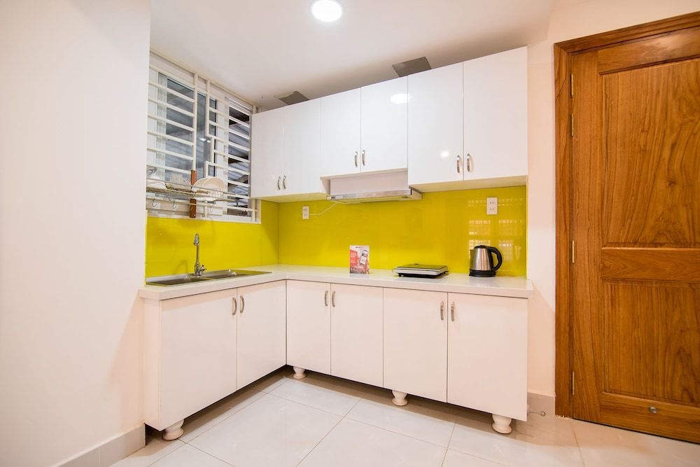 RedDoorz Plus near Gia Dinh Park Family Room 5