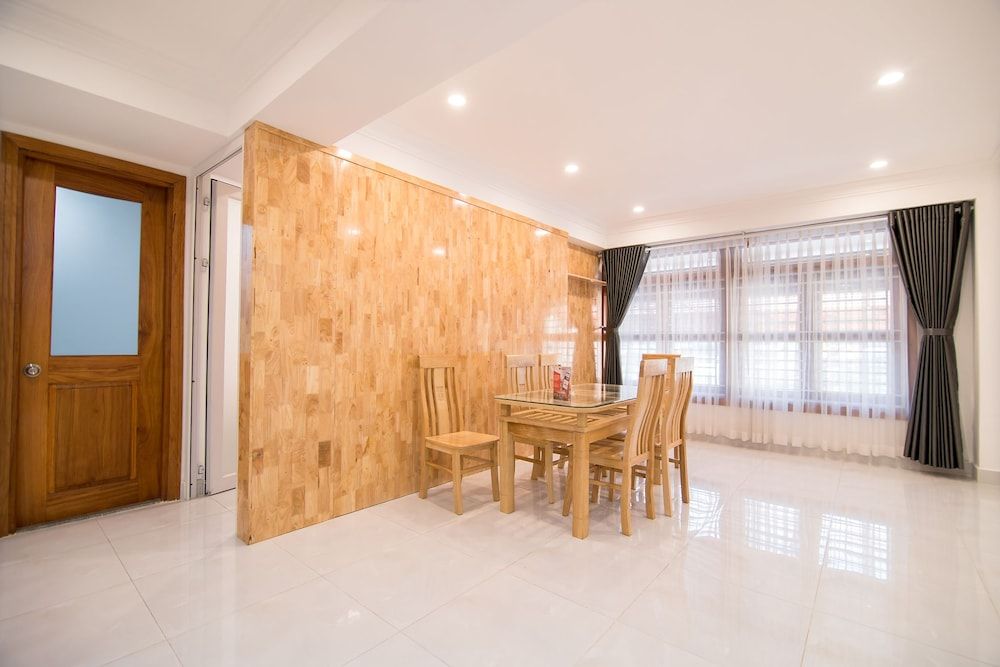 RedDoorz Plus near Gia Dinh Park Family Room 8