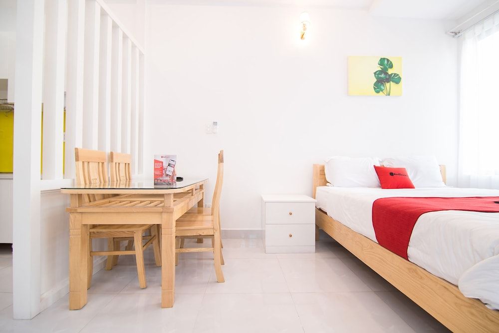 RedDoorz Plus near Gia Dinh Park Standard Room 7