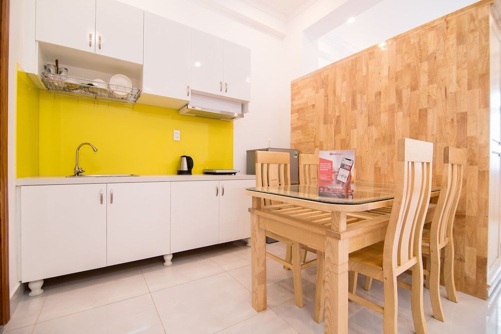 RedDoorz Plus near Gia Dinh Park Superior Room 9