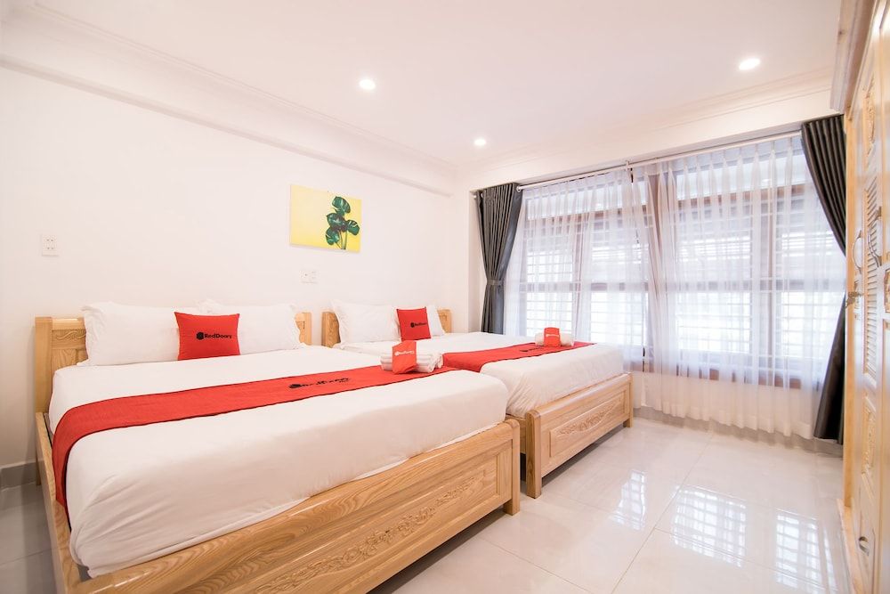 RedDoorz Plus near Gia Dinh Park Family Room 9
