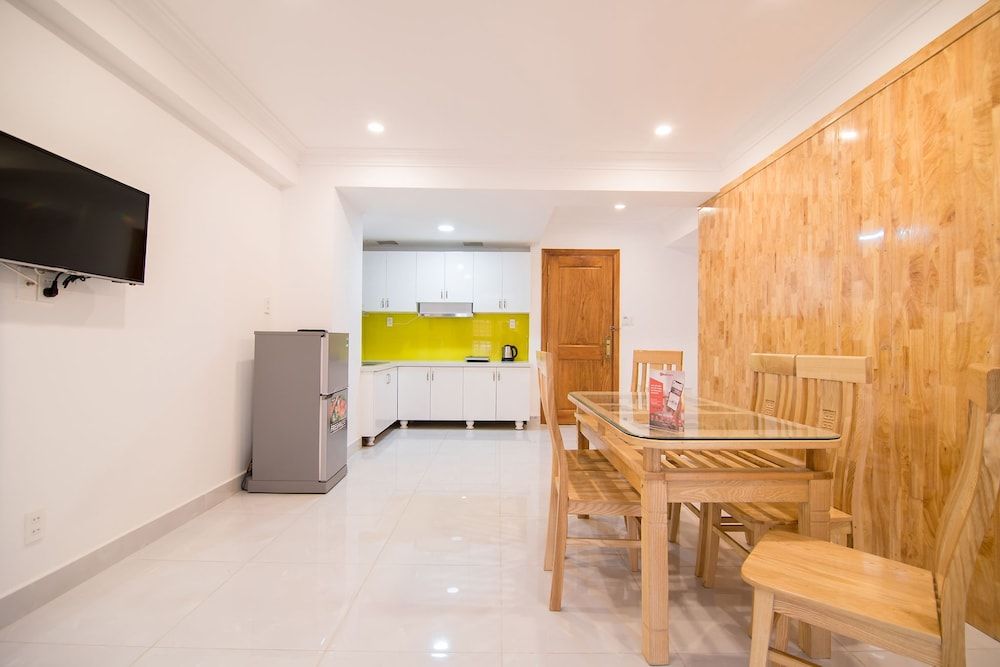 RedDoorz Plus near Gia Dinh Park Family Room 3