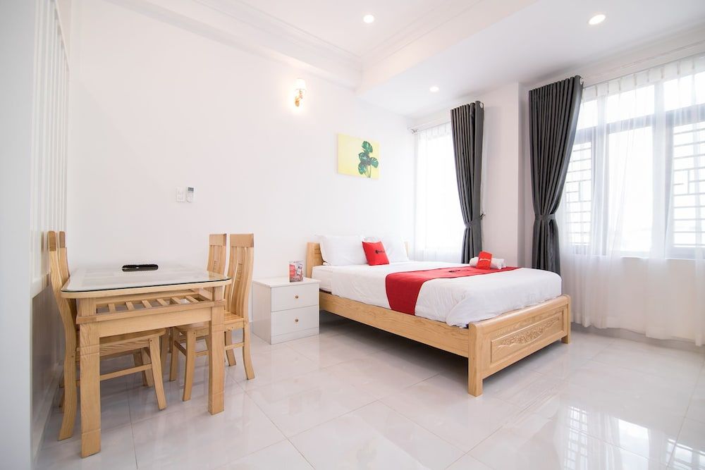 RedDoorz Plus near Gia Dinh Park Standard Room 9