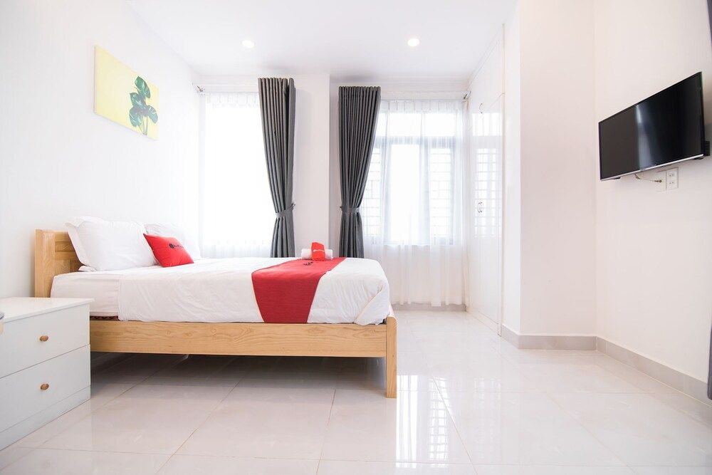 RedDoorz Plus near Gia Dinh Park Standard Room 5